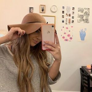 Floppy hat